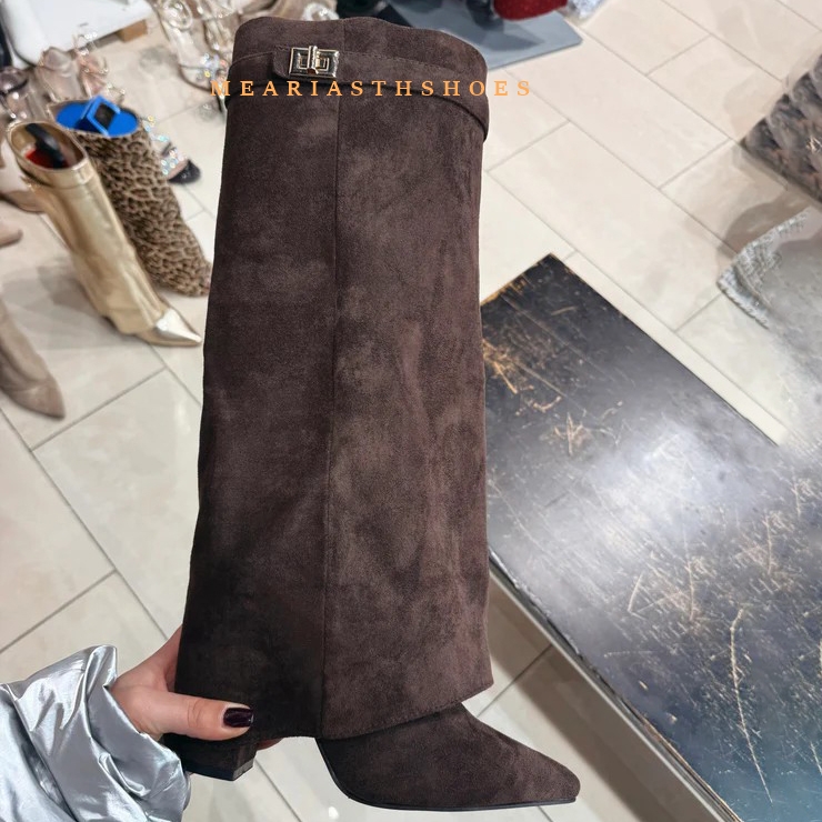 Street Fashion Winter 2025 - Women's Chunky Heel Knee High Boots